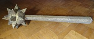 4.Masse d’arme dorée et cloutée, provenance et date d’entrée dans les collections inconnues